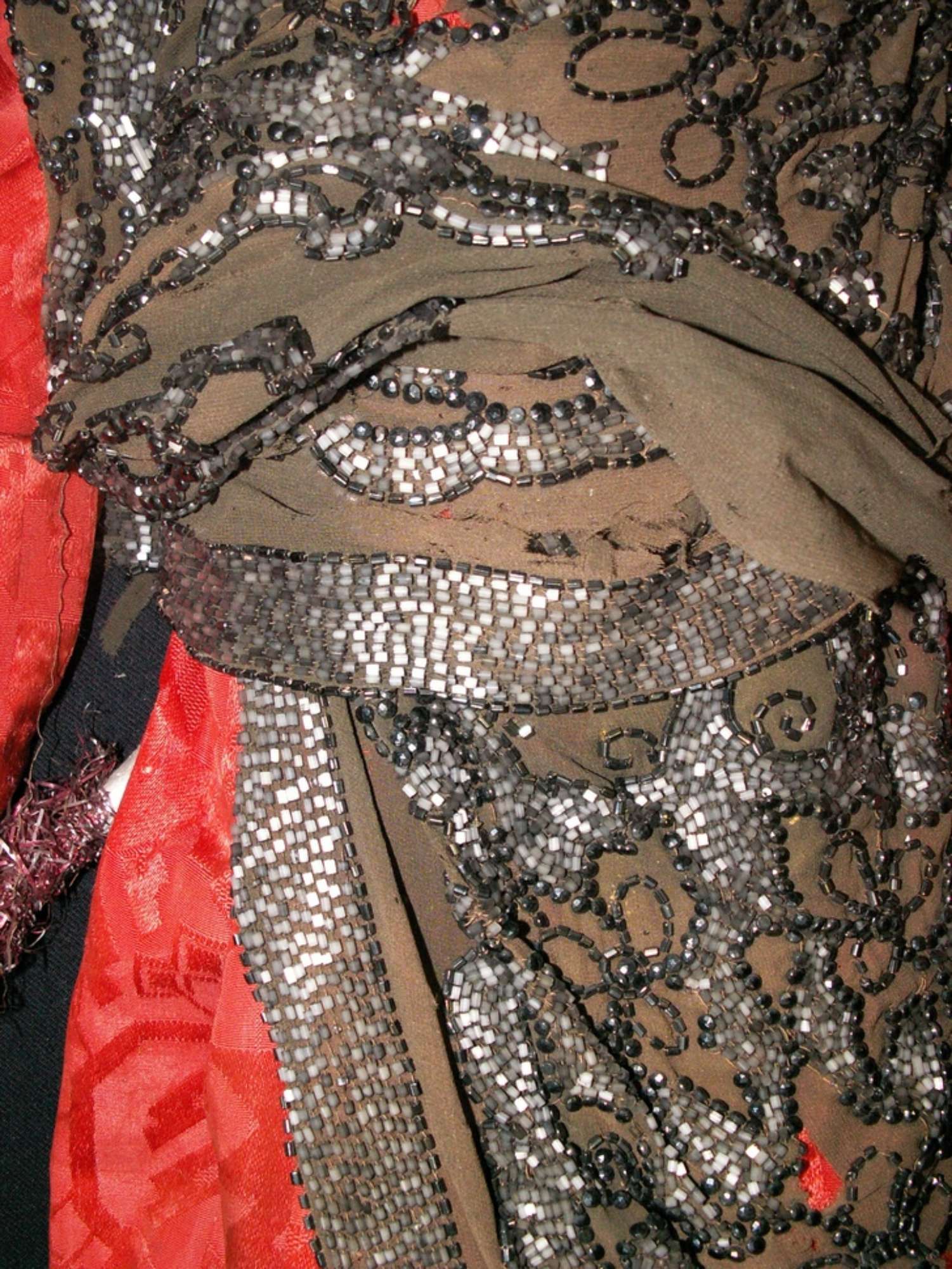 Particolare della stola prima del restauro